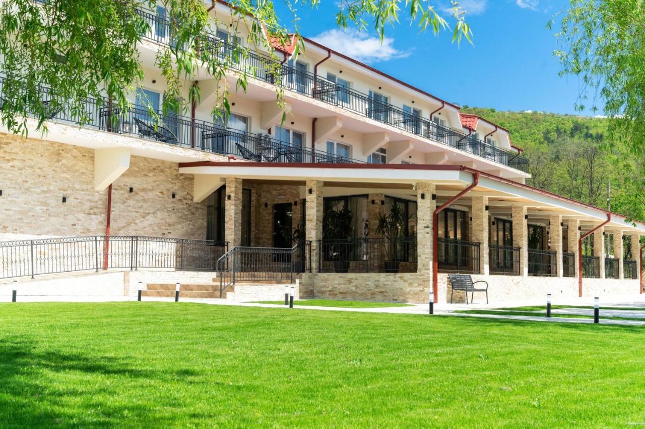 Vega Resort Restaurant & Lodge Orşova Esterno foto