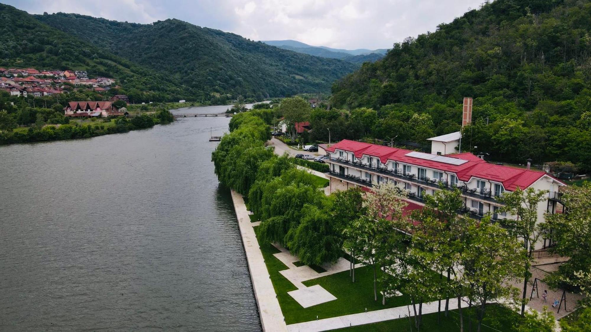 Vega Resort Restaurant & Lodge Orşova Esterno foto